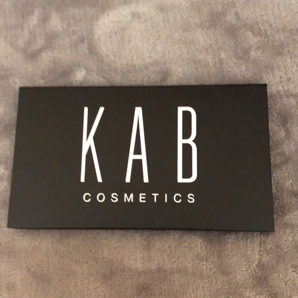 NWT ๐ KAB Day + Night Eyeshadow Palette - Picture 9 of 16